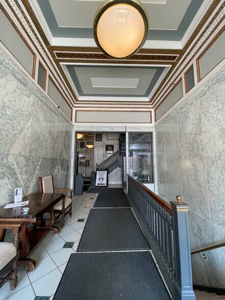 103 E State St, Mason City, IA à louer - Photo intérieure - Image 3 de 20