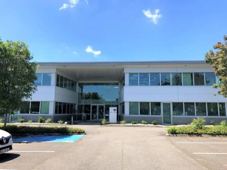 Office in Labège for lease - Building Photo - Image 2 of 8