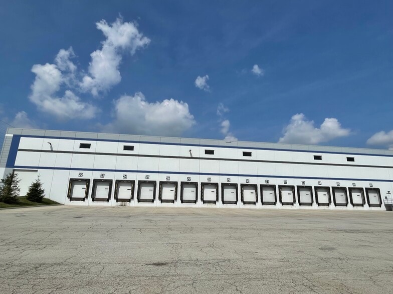 1307 N Lombard Rd, Lombard, IL for lease - Building Photo - Image 2 of 6