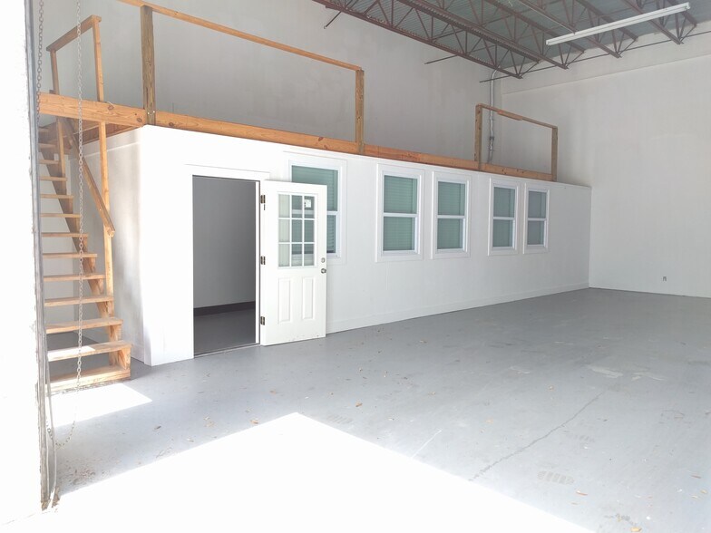 3081 SE Dominica Ter, Stuart, FL à louer - Photo du bâtiment - Image 3 de 35