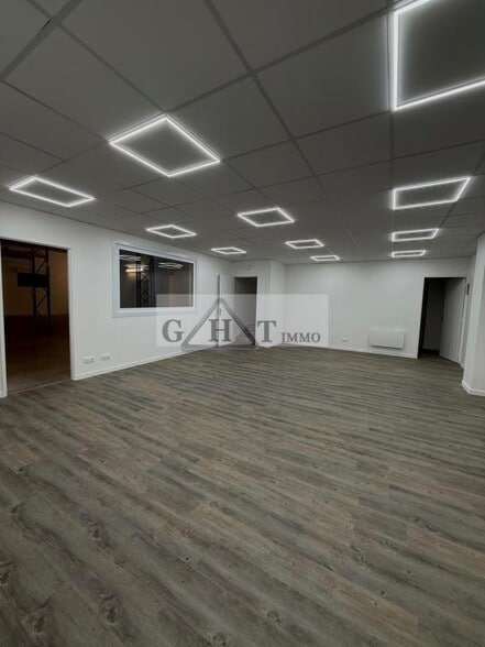 Industrial in Neuilly-sur-Marne for lease - Building Photo - Image 3 of 5