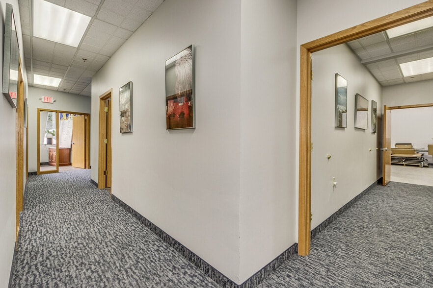 10220 73rd Ave S, Maple Grove, MN for lease - Building Photo - Image 2 of 21