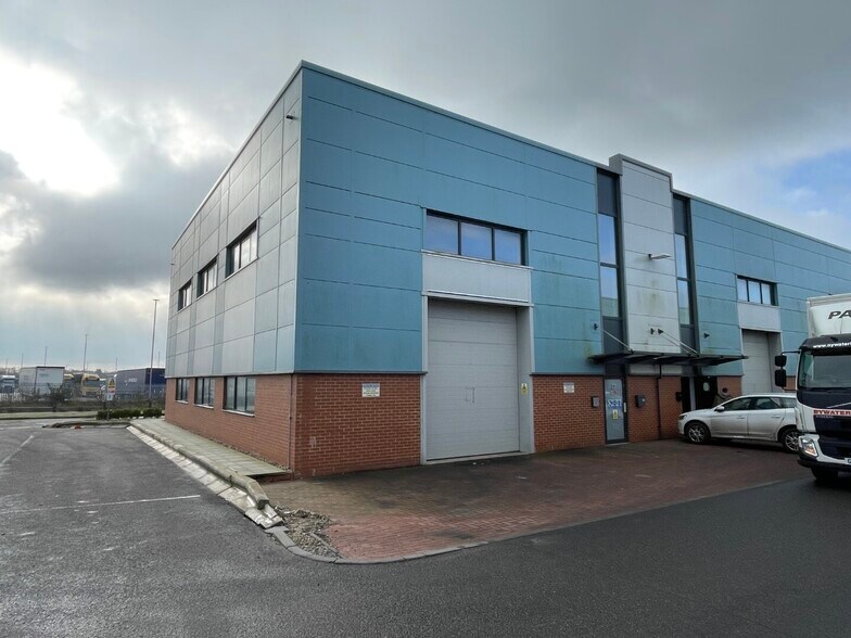 Arrowhead Rd, Ashford à louer - Photo du bâtiment - Image 2 de 27