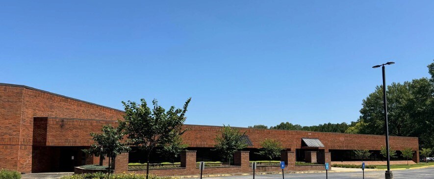 4245 International Blvd, Norcross, GA à louer - Photo du bâtiment - Image 2 de 9