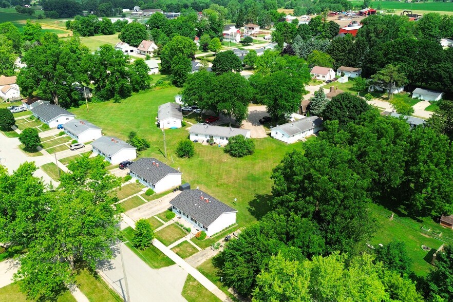 1030 Te Ann Ct, Lake Odessa, MI à vendre - Photo du bâtiment - Image 3 de 14