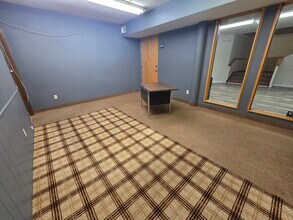 40 1st Ave W, Dickinson, ND for lease Interior Photo- Image 2 of 5