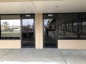 1811-1861 S Ridgeview Rd, Olathe, KS for lease Building Photo- Image 1 of 8