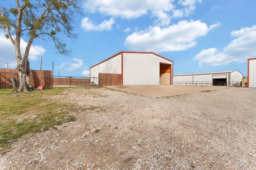 11900 FM 1392, Terrell, TX à louer - Photo du bâtiment - Image 3 de 24