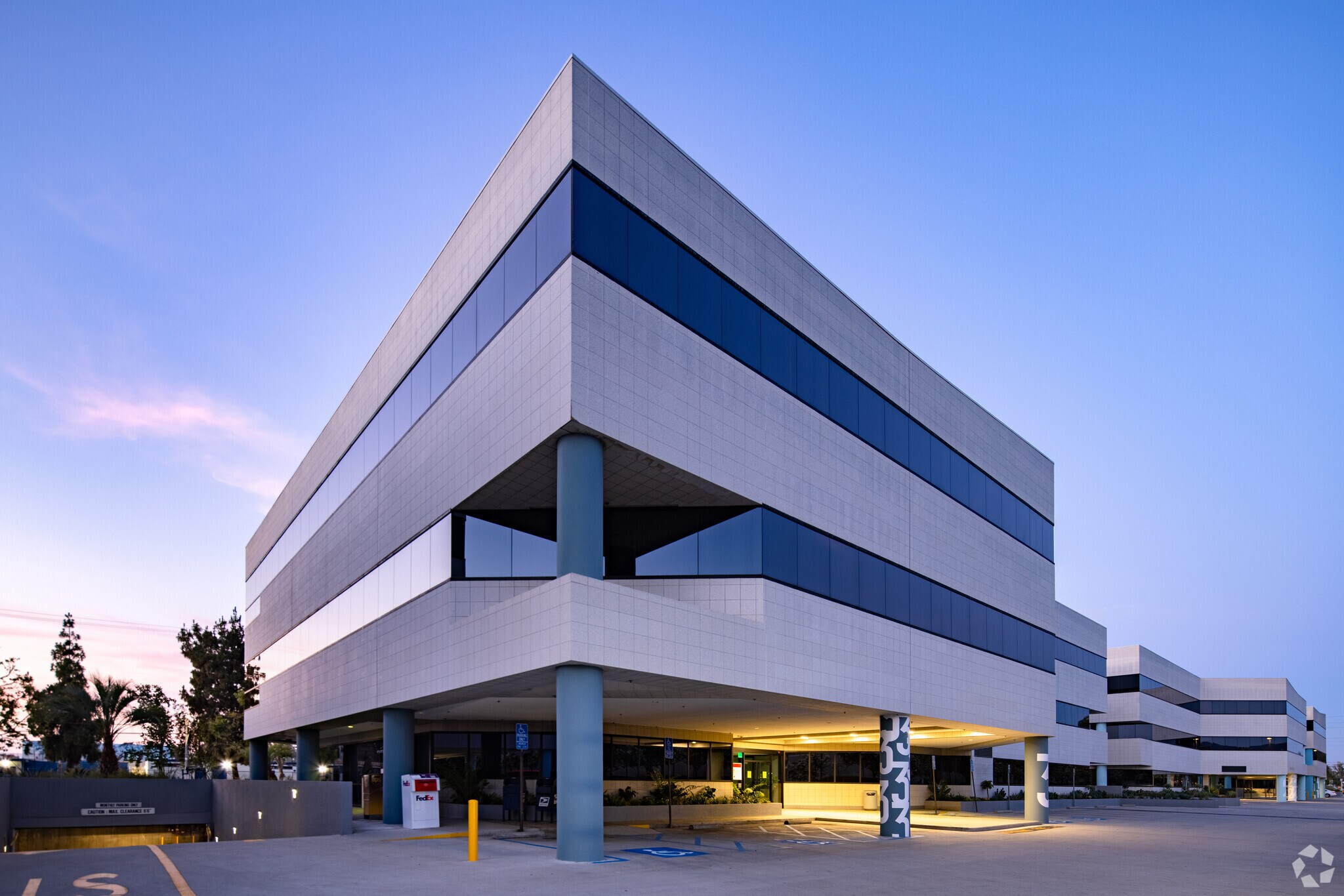 6345 Balboa Blvd, Encino, CA à louer Photo principale- Image 1 de 25