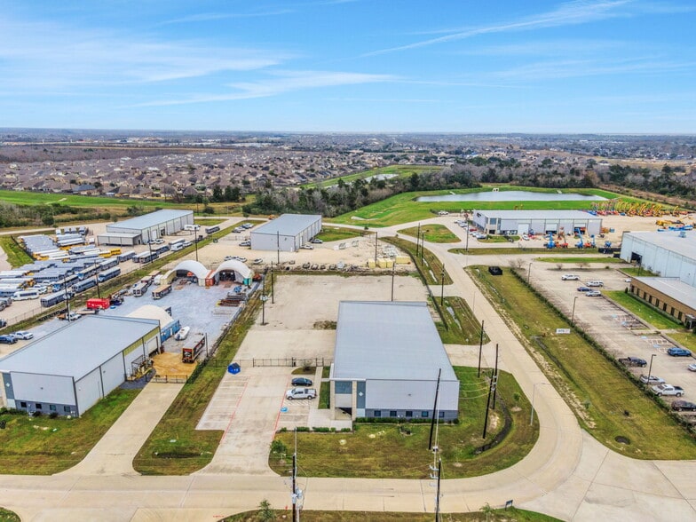 8110 Parkside Ave, Baytown, TX à vendre - Photo du bâtiment - Image 2 de 75