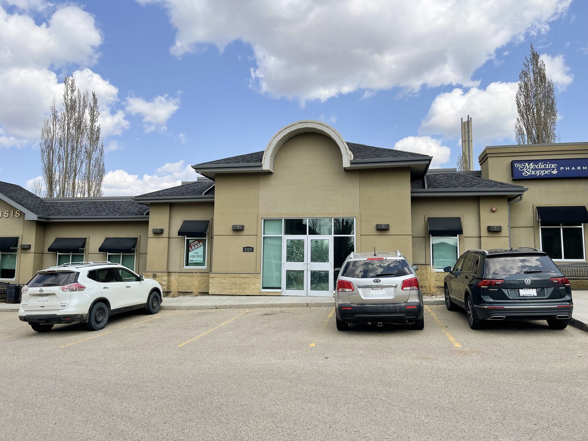 121-127 Haddow Close NW, Edmonton, AB for sale Primary Photo- Image 1 of 1