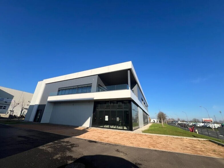 Flex dans Arnas à louer - Photo du bâtiment - Image 2 de 9