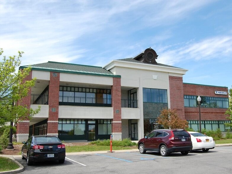 2303 Nott St E, Niskayuna, NY à louer - Photo du bâtiment - Image 2 de 7