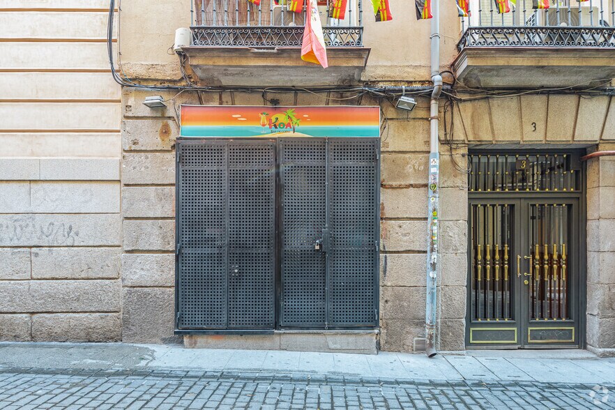 Commerce de détail dans Madrid, Madrid à louer - Photo du bâtiment - Image 2 de 3