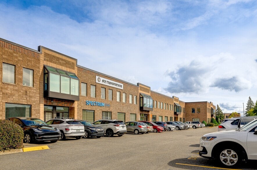 601-623 Rue McCaffrey, Montréal, QC for lease - Building Photo - Image 3 of 9