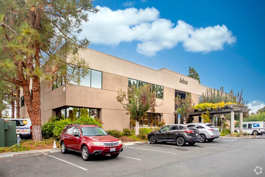 20045 Stevens Creek Blvd, Cupertino, CA à louer - Photo du bâtiment - Image 2 de 4