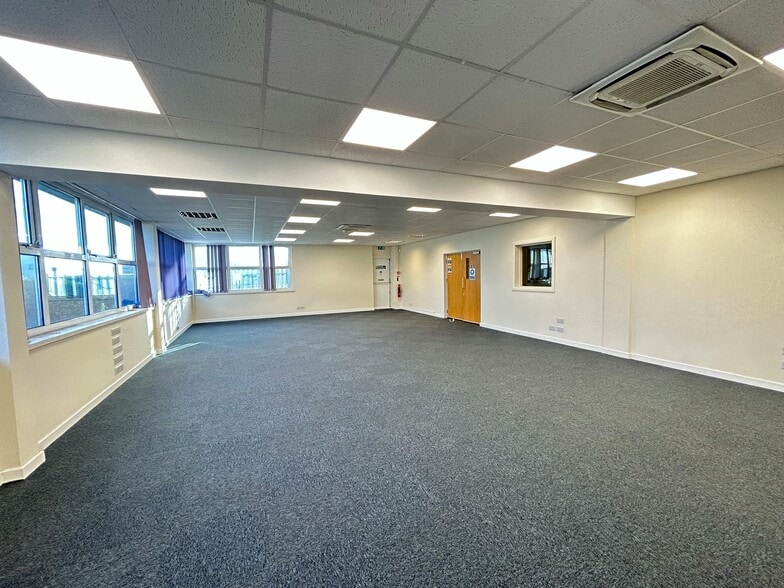Stirling Way, Peterborough for lease - Building Photo - Image 2 of 11