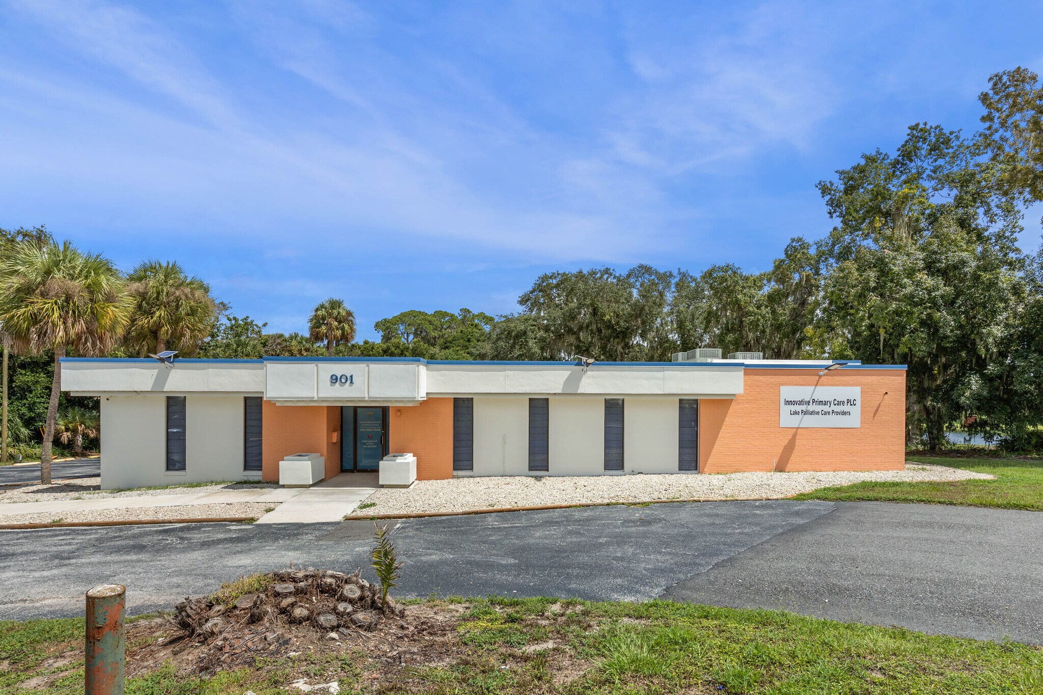 901 N Grove St, Eustis, FL à vendre Photo du bâtiment- Image 1 de 60