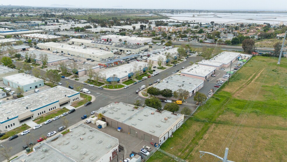 1413 Jayken Way, Chula Vista, CA à vendre - Photo du bâtiment - Image 3 de 16