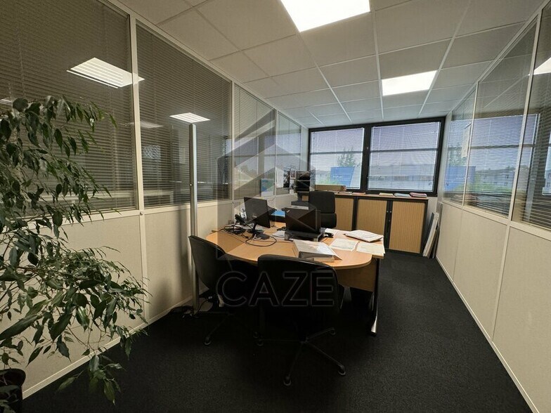 Office in Villenave-d'Ornon for lease - Interior Photo - Image 1 of 12