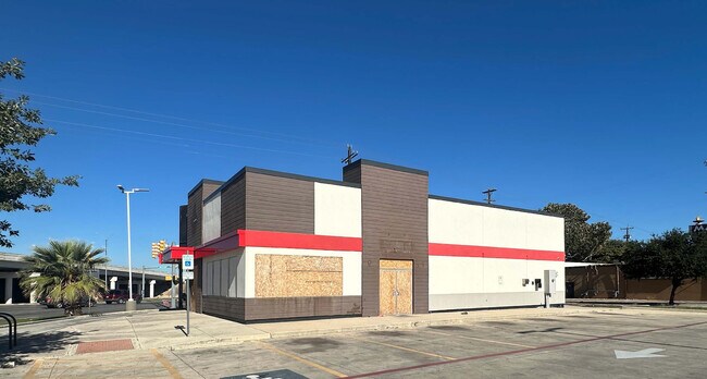 Plus de détails pour 2002 SW Military, San Antonio, TX - Commerce de détail à louer