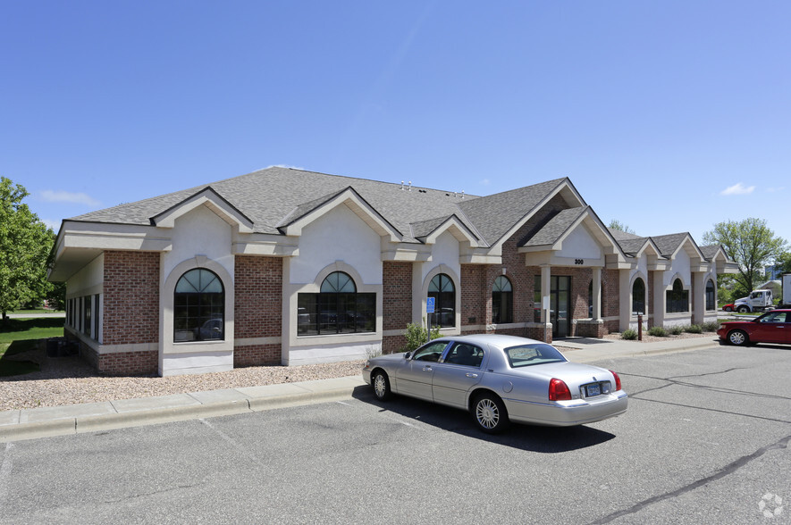 300 Coon Rapids Blvd NW, Coon Rapids, MN for sale - Building Photo - Image 1 of 1