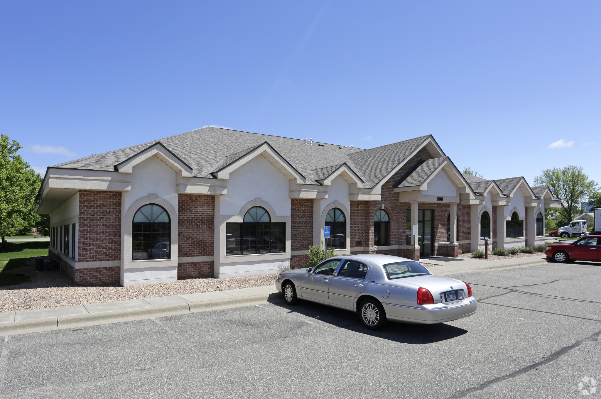 300 Coon Rapids Blvd NW, Coon Rapids, MN for lease Primary Photo- Image 1 of 33