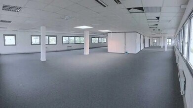 Office in Arcueil for lease Interior Photo- Image 2 of 4