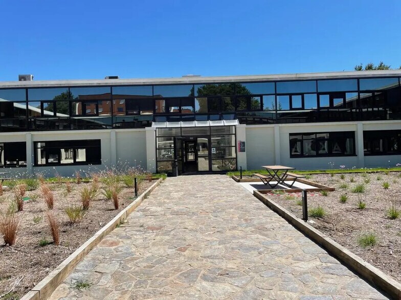 8 Boulevard Albert Einstein, Nantes à louer - Photo du bâtiment - Image 3 de 6