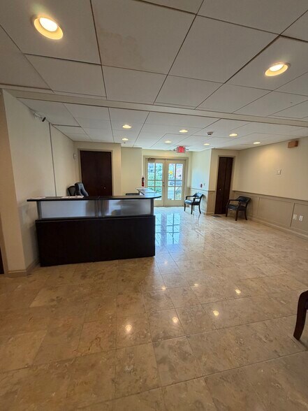 135 Old York Rd, Jenkintown, PA for lease - Building Photo - Image 2 of 8