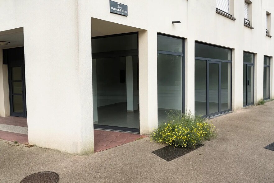 154 Avenue De Saint-Medard, Eysines for lease - Building Photo - Image 1 of 6