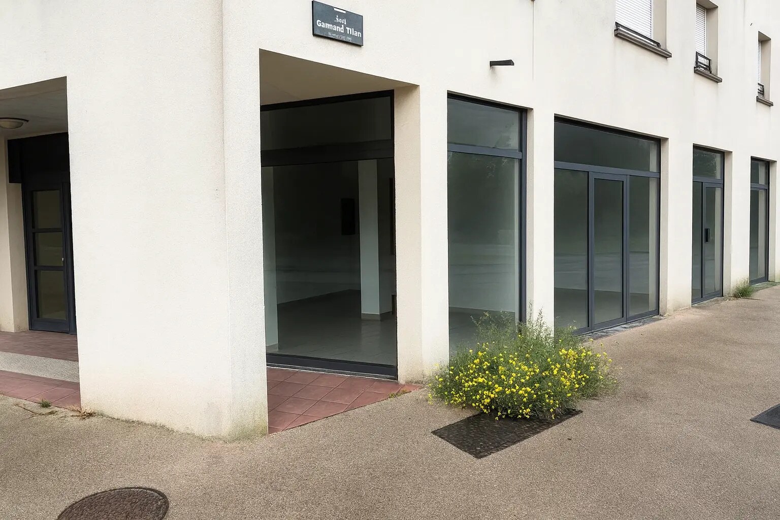 154 Avenue De Saint-Medard, Eysines for lease Building Photo- Image 1 of 7