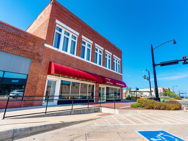 201 E Main St, Ada, OK for sale - Primary Photo - Image 1 of 8