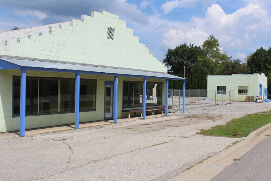 706 W Broadway St, Monticello, IN à louer - Photo du bâtiment - Image 3 de 9
