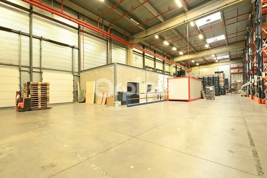 Office in Mions for lease - Interior Photo - Image 2 of 19