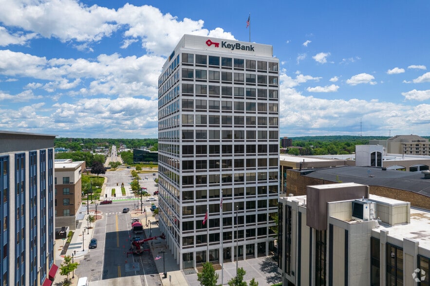 202 S Michigan St, South Bend, IN for lease - Building Photo - Image 2 of 17