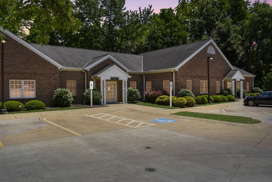 28885 Center Ridge Rd, Westlake, OH for lease - Building Photo - Image 2 of 8