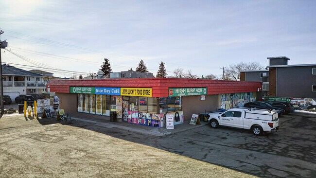 Plus de détails pour 10639 156th St NW, Edmonton, AB - Commerce de détail à vendre