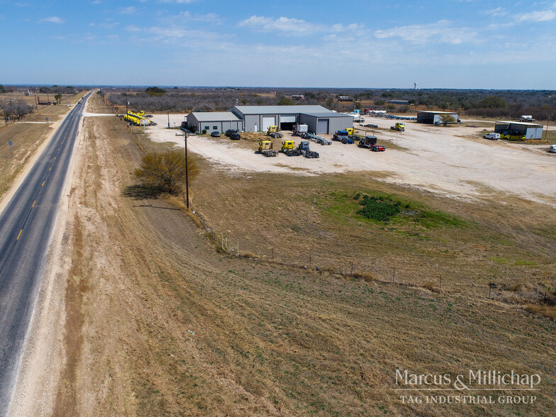 4558 County Road 307, Jourdanton, TX à vendre - Photo du bâtiment - Image 1 de 1