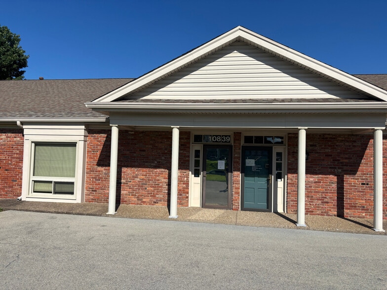 10835-10845 Bluegrass Pky, Louisville, KY for sale - Building Photo - Image 1 of 2