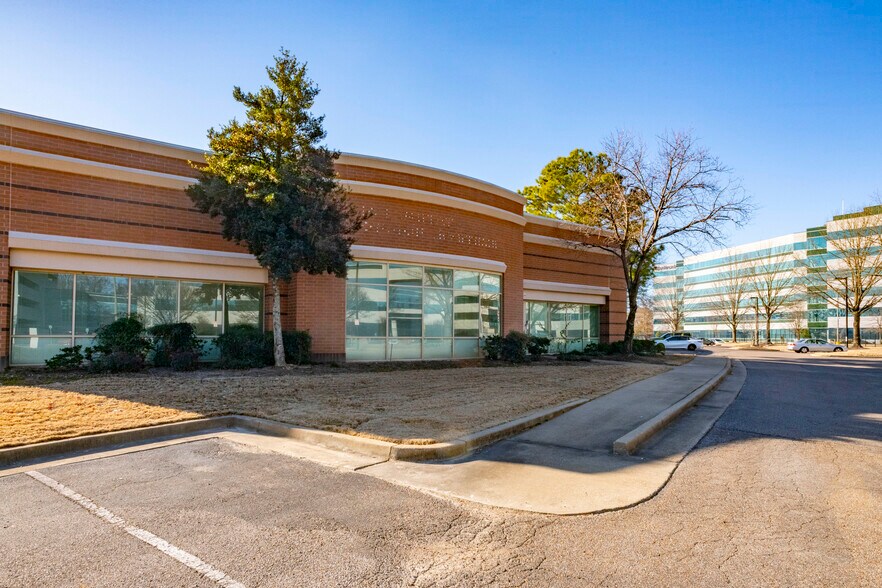 1775 Pyramid Pl, Memphis, TN for lease - Building Photo - Image 1 of 26