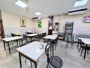 Retail in L'Hospitalet de Llobregat, Barcelona for lease Interior Photo- Image 2 of 11