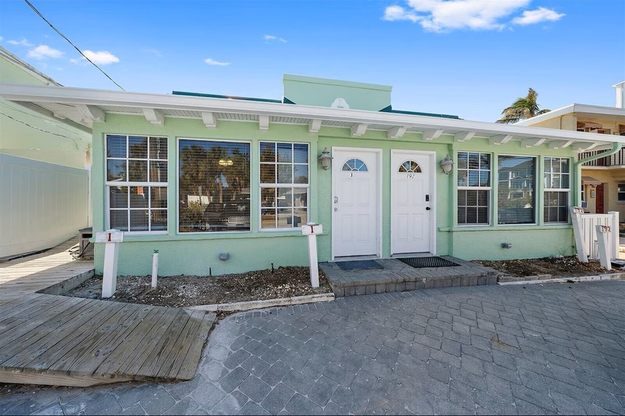 110 Beach Road #1, Siesta Key, FL for sale - Primary Photo - Image 1 of 5
