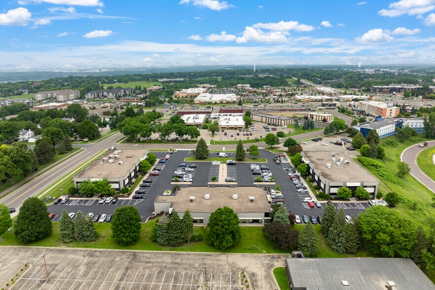 Yankee Square Office portefeuille de 3 propriétés à vendre sur LoopNet.ca - Photo du bâtiment - Image 3 de 6