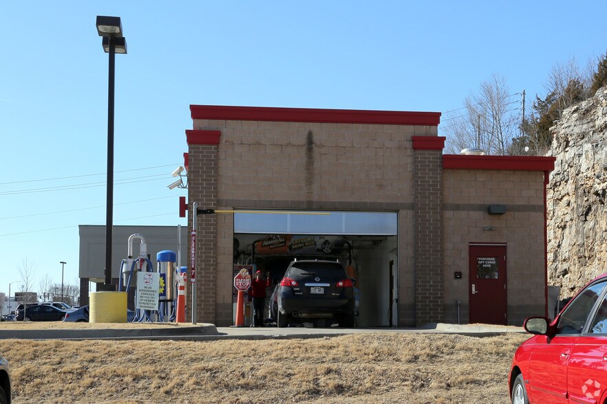 260 E Joyce Blvd, Fayetteville, AR for sale - Building Photo - Image 3 of 4