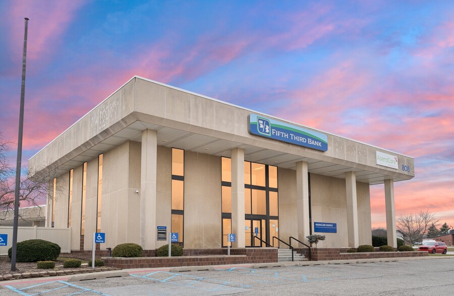 808 Vale Park Rd, Valparaiso, IN à vendre - Photo du bâtiment - Image 2 de 13