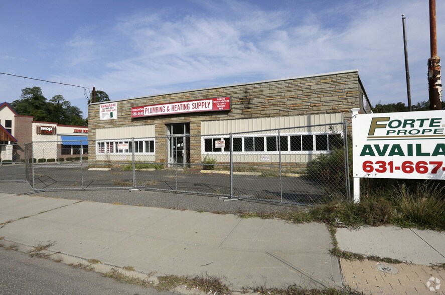 359 Portion Rd, Lake Ronkonkoma, NY à louer - Photo du bâtiment - Image 2 de 12