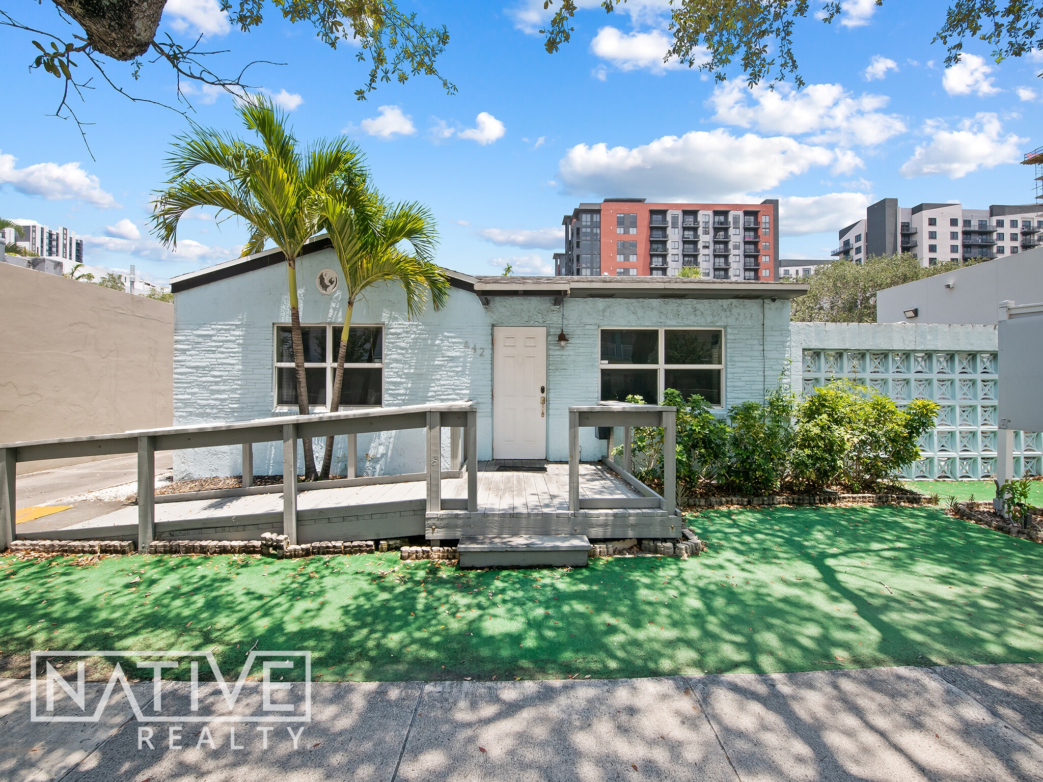 642 NE 3rd Ave, Fort Lauderdale, FL à louer Photo du bâtiment- Image 1 de 18