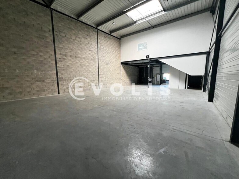 Flex in Villemoisson-sur-Orge for lease - Interior Photo - Image 2 of 6
