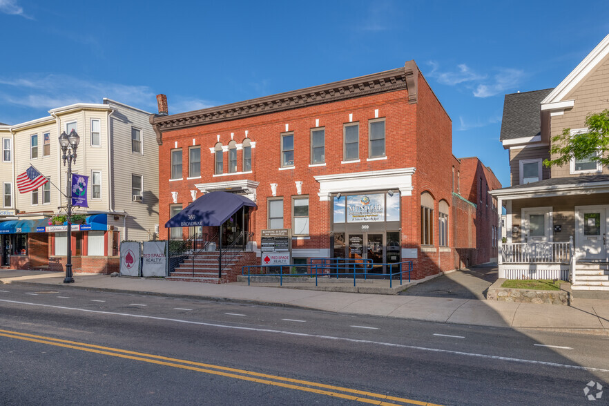 369 Broadway, Everett, MA for lease - Primary Photo - Image 1 of 7